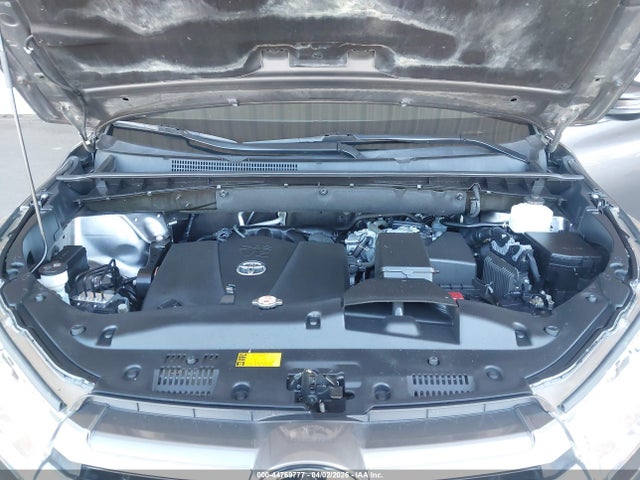 5TDKZRFH0KS566272 Toyota Highlander Xle