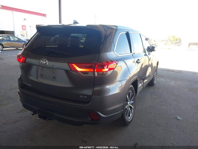 5TDKZRFH0KS566272 Toyota Highlander Xle