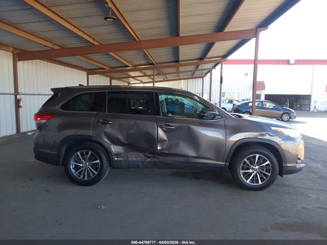 5TDKZRFH0KS566272 Toyota Highlander Xle