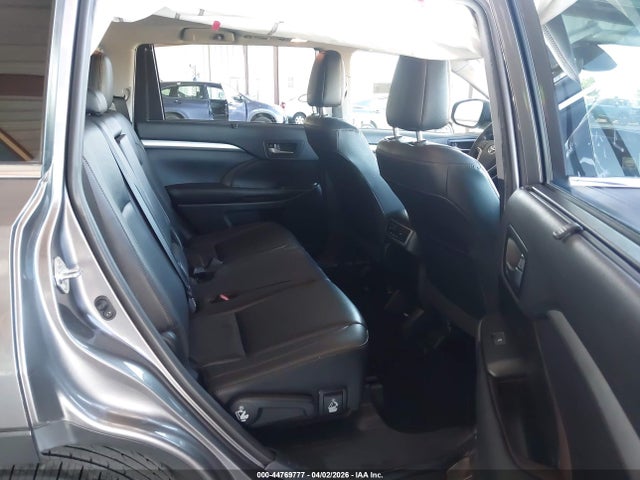 5TDKZRFH0KS566272 Toyota Highlander Xle