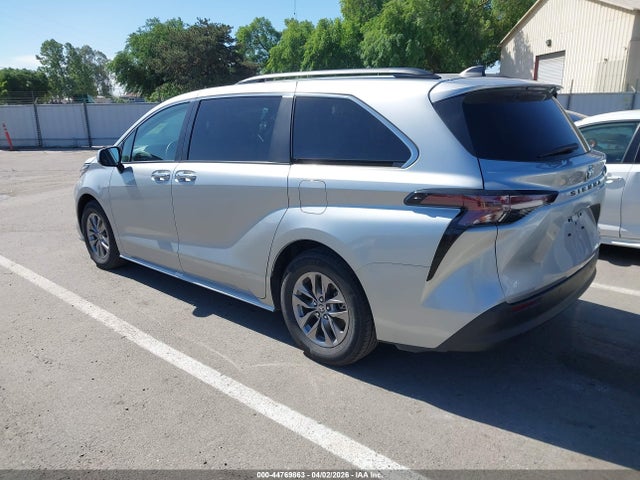 2023 TOYOTA SIENNA 5TDYRKEC1PS168454 Photo 2