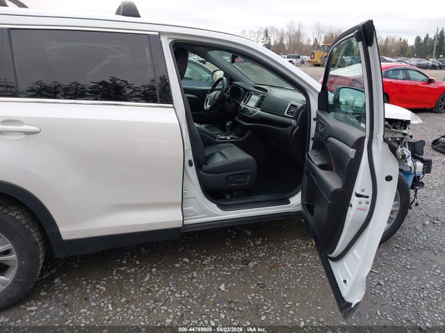 Продажа на аукционе авто 2019 Toyota Highlander Xle, vin: 5TDJZRFH8KS588368, номер лота: 44769908