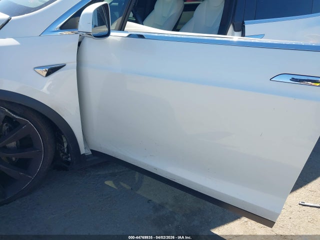 44769935 :رقم المزاد ، 5YJXCAE26HF079371 vin ، 2017 Tesla Model X 100d/75d/90d مزاد بيع