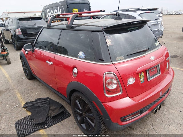 2011 MINI COOPER S WMWSV3C56BTY20732 Photo 2