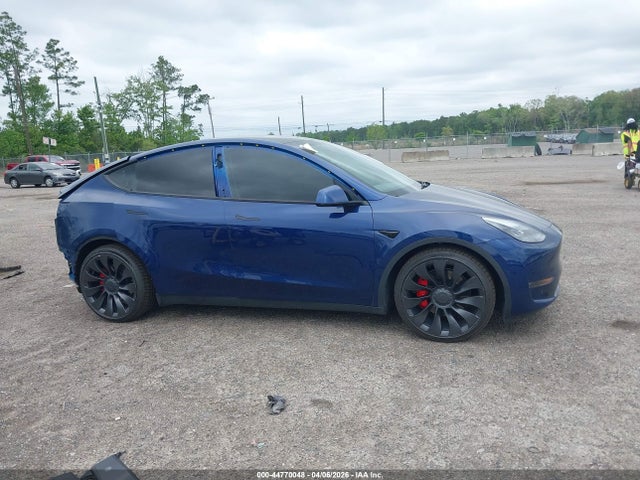 44770048 :رقم المزاد ، 7SAYGDEF3NF372818 vin ، 2022 Tesla Model Y Performance Dual Motor All-wheel Drive مزاد بيع