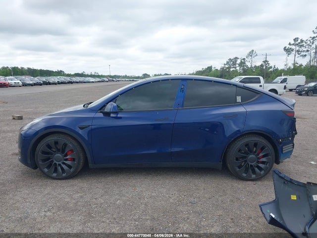 44770048 :رقم المزاد ، 7SAYGDEF3NF372818 vin ، 2022 Tesla Model Y Performance Dual Motor All-wheel Drive مزاد بيع