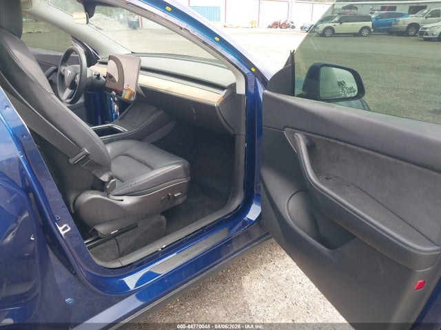 44770048 :رقم المزاد ، 7SAYGDEF3NF372818 vin ، 2022 Tesla Model Y Performance Dual Motor All-wheel Drive مزاد بيع