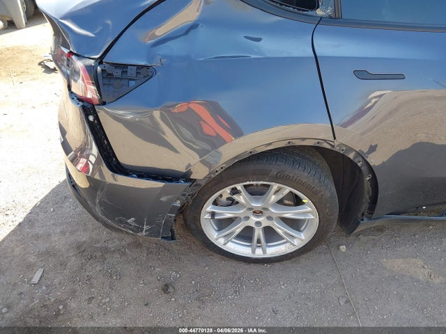 Продаж на аукціоні авто 2023 Tesla Model Y Awd/long Range Dual Motor All-wheel Drive, vin: 7SAYGDEE9PF872184, номер лоту: 44770128