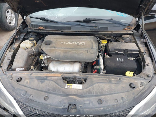 44770138 :رقم المزاد ، 1C3CCCAB1FN715410 vin ، 2015 Chrysler 200 Limited مزاد بيع
