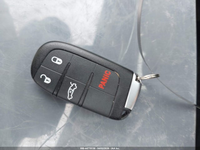 44770138 :رقم المزاد ، 1C3CCCAB1FN715410 vin ، 2015 Chrysler 200 Limited مزاد بيع