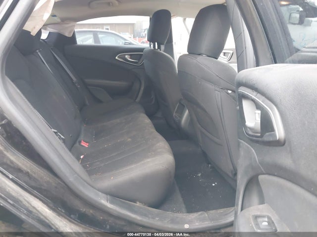 44770138 :رقم المزاد ، 1C3CCCAB1FN715410 vin ، 2015 Chrysler 200 Limited مزاد بيع