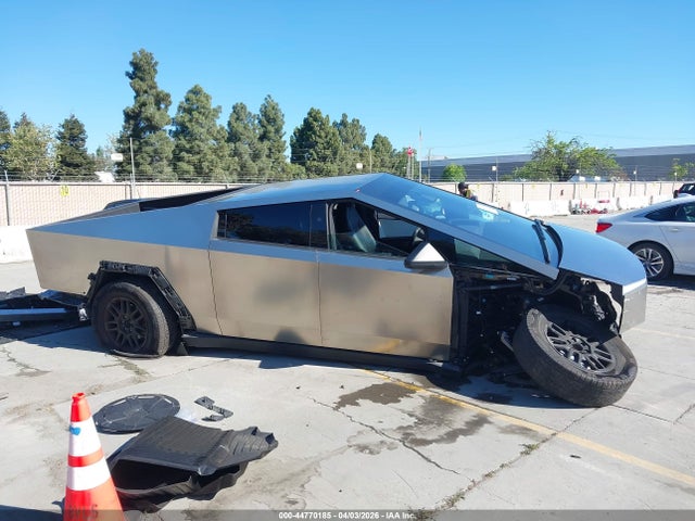 44770185 :رقم المزاد ، 7G2CEHEE0RA033140 vin ، 2024 Tesla Cybertruck Cyberbeast مزاد بيع