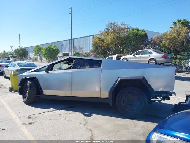 44770185 :رقم المزاد ، 7G2CEHEE0RA033140 vin ، 2024 Tesla Cybertruck Cyberbeast مزاد بيع