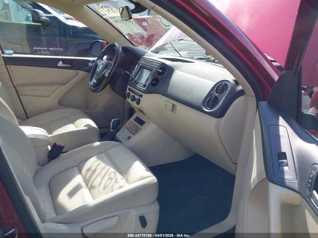 2016 Volkswagen Tiguan R-line/s/se/sel მანქანა იყიდება აუქციონზე, vin: WVGBV7AXXGW056349, აუქციონის ნომერი: 44770190