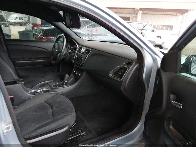 Продаж на аукціоні авто 2014 Chrysler 200 Lx, vin: 1C3CCBAGXEN178802, номер лоту: 44770229
