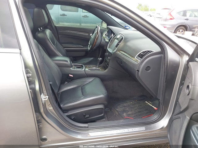 44770290 :رقم المزاد ، 2C3CA6CT5BH549764 vin ، 2011 Chrysler 300c مزاد بيع