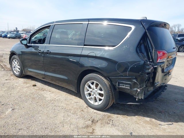 2022 CHRYSLER VOYAGER 2C4RC1CG7NR152982 Photo 2