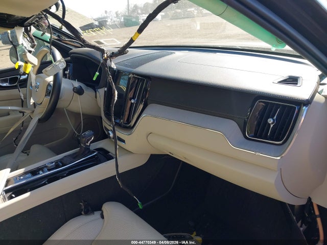 Продаж на аукціоні авто 2021 Volvo Xc60 T5 Inscription, vin: YV4102RL2M1727943, номер лоту: 44770349