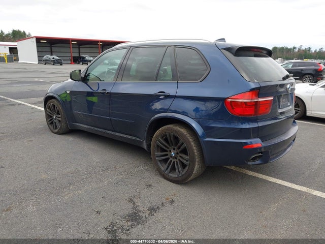 2011 BMW X5 5UXZV8C51BL418212 Photo 2