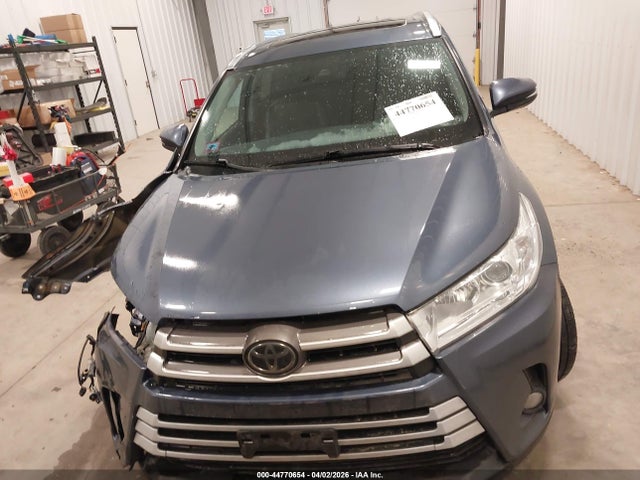 5TDJZRFH9HS483668 Toyota Highlander Xle