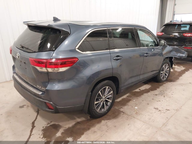 5TDJZRFH9HS483668 Toyota Highlander Xle