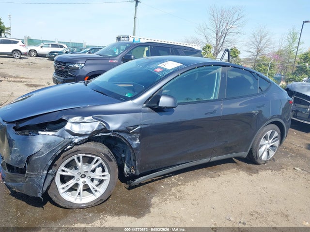 2024 Tesla Model Y Long Range Dual Motor All-wheel Drive მანქანა იყიდება აუქციონზე, vin: 7SAYGAEEXRF020217, აუქციონის ნომერი: 44770673