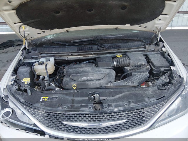 Продаж на аукціоні авто 2017 Chrysler Pacifica Touring-l, vin: 2C4RC1BG1HR633784, номер лоту: 44770729