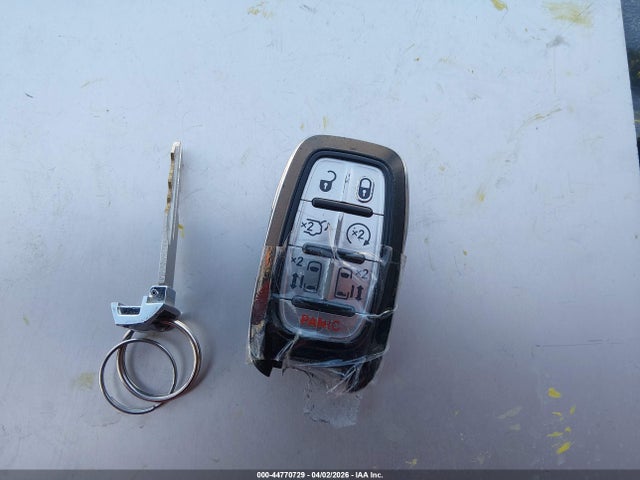 Продаж на аукціоні авто 2017 Chrysler Pacifica Touring-l, vin: 2C4RC1BG1HR633784, номер лоту: 44770729