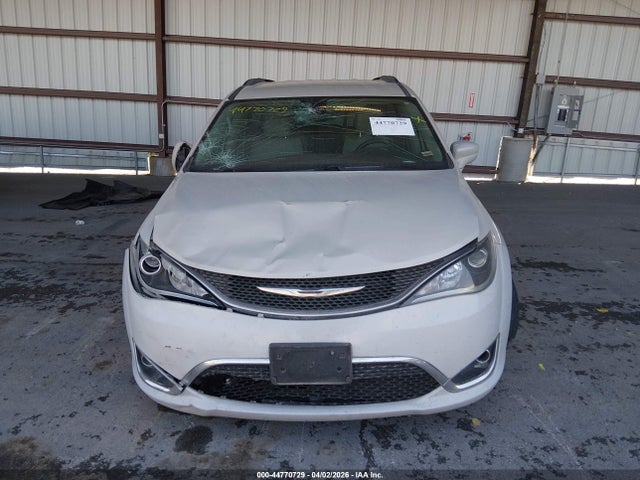 Продаж на аукціоні авто 2017 Chrysler Pacifica Touring-l, vin: 2C4RC1BG1HR633784, номер лоту: 44770729