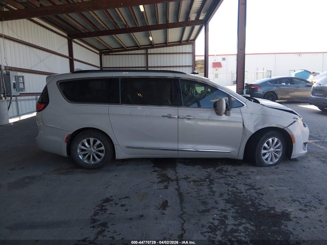 Продаж на аукціоні авто 2017 Chrysler Pacifica Touring-l, vin: 2C4RC1BG1HR633784, номер лоту: 44770729