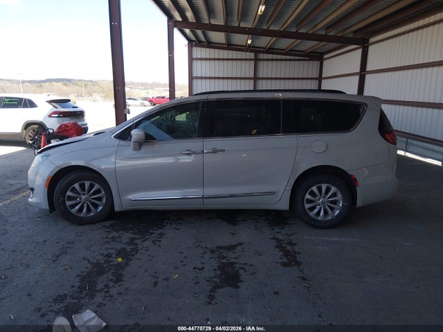Продаж на аукціоні авто 2017 Chrysler Pacifica Touring-l, vin: 2C4RC1BG1HR633784, номер лоту: 44770729