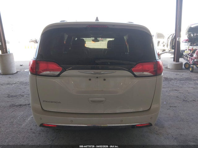 Продаж на аукціоні авто 2017 Chrysler Pacifica Touring-l, vin: 2C4RC1BG1HR633784, номер лоту: 44770729