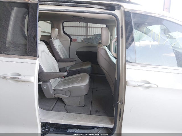 Продаж на аукціоні авто 2017 Chrysler Pacifica Touring-l, vin: 2C4RC1BG1HR633784, номер лоту: 44770729