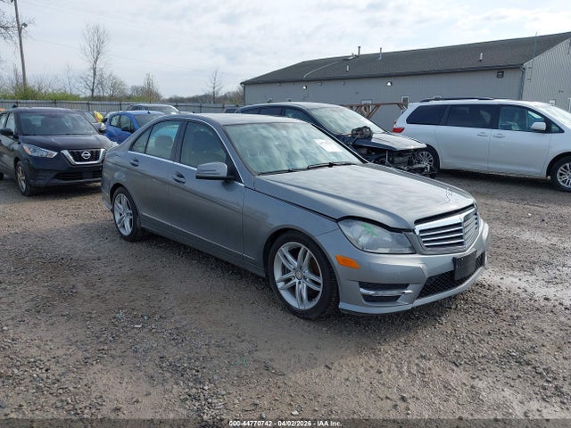 2012 MERCEDES-BENZ C 300 WDDGF8BB7CR234085
