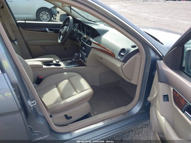 2012 MERCEDES-BENZ C 300 WDDGF8BB7CR234085 Photo 4