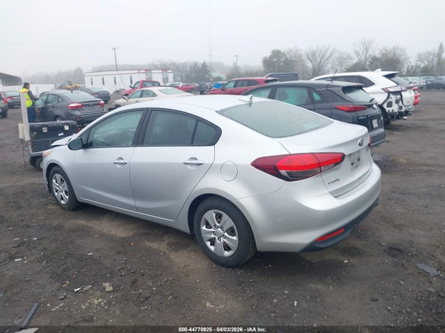 44770925 :رقم المزاد ، 3KPFL4A72JE250725 vin ، 2018 Kia Forte Lx مزاد بيع