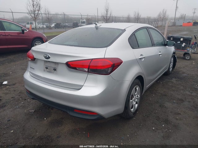 44770925 :رقم المزاد ، 3KPFL4A72JE250725 vin ، 2018 Kia Forte Lx مزاد بيع