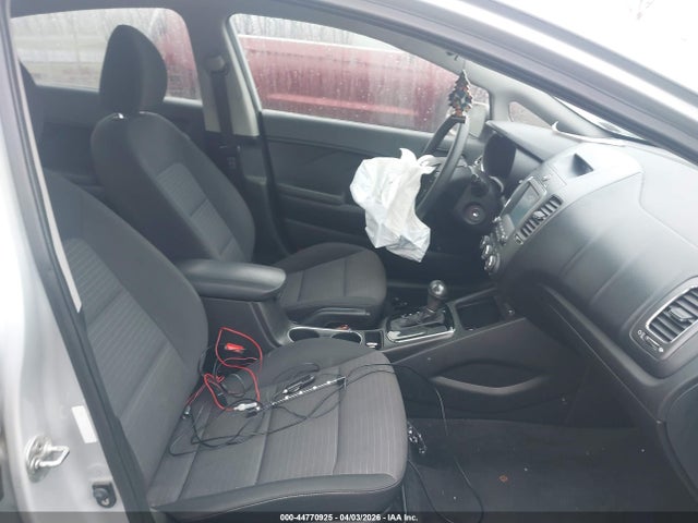 44770925 :رقم المزاد ، 3KPFL4A72JE250725 vin ، 2018 Kia Forte Lx مزاد بيع