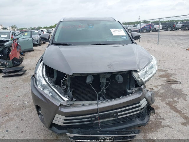 Продажа на аукционе авто 2017 Toyota Highlander Xle, vin: 5TDKZRFH4HS510716, номер лота: 44770957