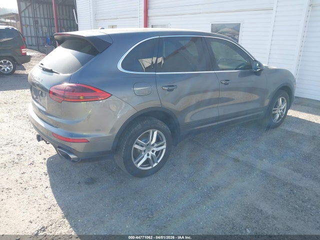 2017 PORSCHE CAYENNE WP1AA2A26HKA92064 Photo 3