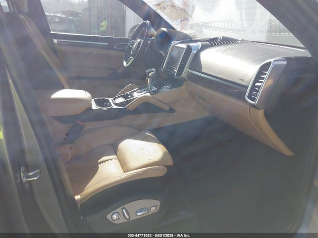 2017 PORSCHE CAYENNE WP1AA2A26HKA92064 Photo 4