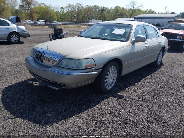44771098 :رقم المزاد ، 1LNHM81W84Y661514 vin ، 2004 Lincoln Town Car Signature مزاد بيع