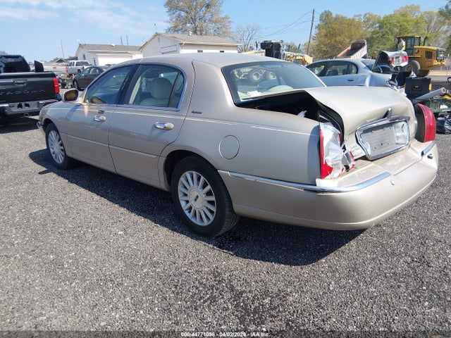44771098 :رقم المزاد ، 1LNHM81W84Y661514 vin ، 2004 Lincoln Town Car Signature مزاد بيع