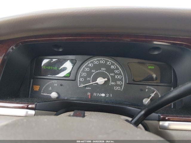 44771098 :رقم المزاد ، 1LNHM81W84Y661514 vin ، 2004 Lincoln Town Car Signature مزاد بيع