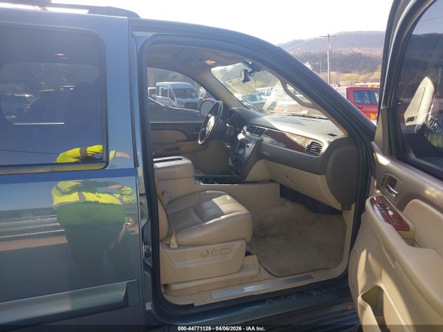 44771125 :رقم المزاد ، 1GKFK16358J225651 vin ، 2008 Gmc Yukon Xl 1500 Slt مزاد بيع