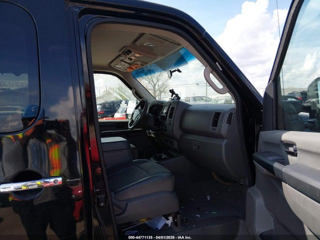 5BZAF0AA3FN852865 Nissan Nv Passenger Nv3500 Hd Sv V8