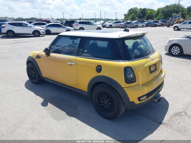2007 MINI COOPER S WMWMF73597TT84222 Photo 2