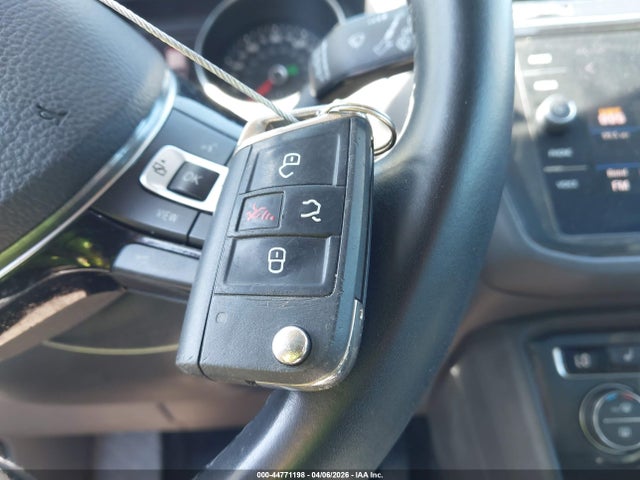 2019 VOLKSWAGEN TIGUAN 3VV2B7AX7KM083032 Photo 10