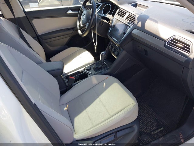 2019 VOLKSWAGEN TIGUAN 3VV2B7AX7KM083032 Photo 4