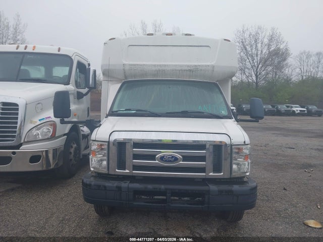 Ford E-450 Cutaway 2015 1FDFE4FS6FDA10556 Image 12